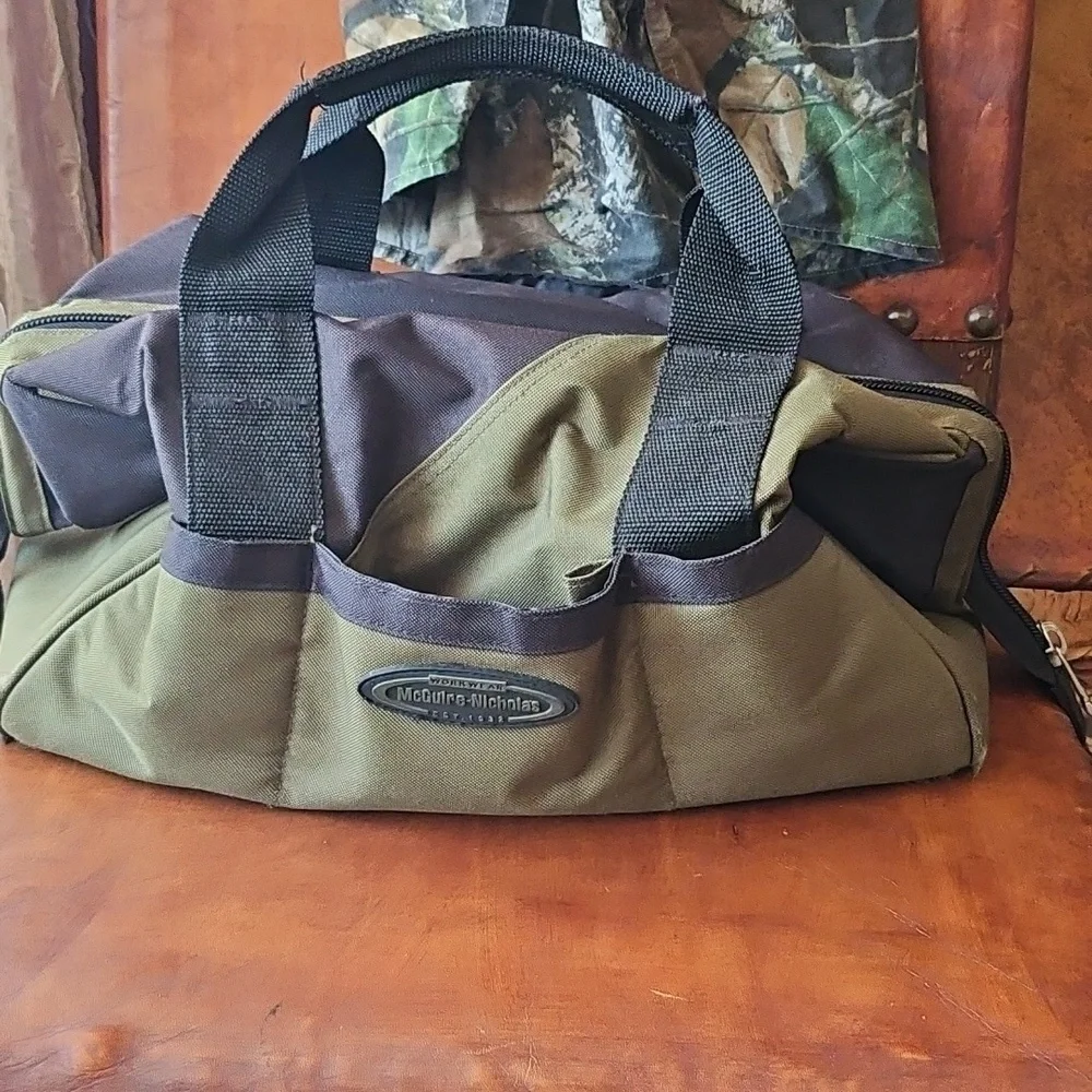 Olive Green and Black Men’s Carry Bag with Shoulder Strap